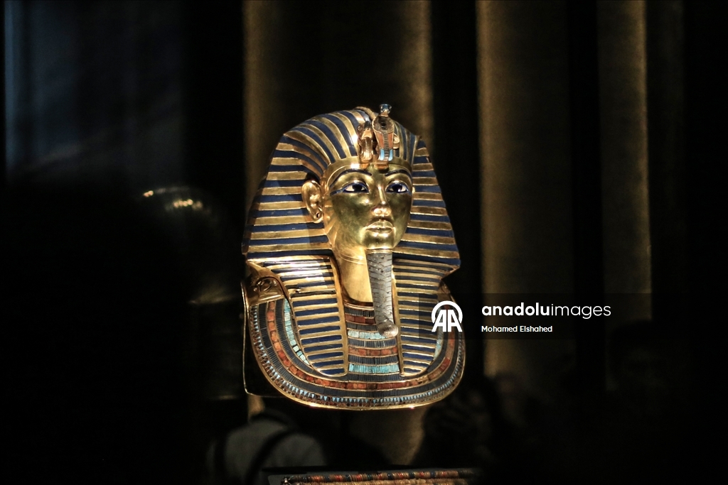 Большой Египетский музей представил золотой саркофаг Тутанхамона