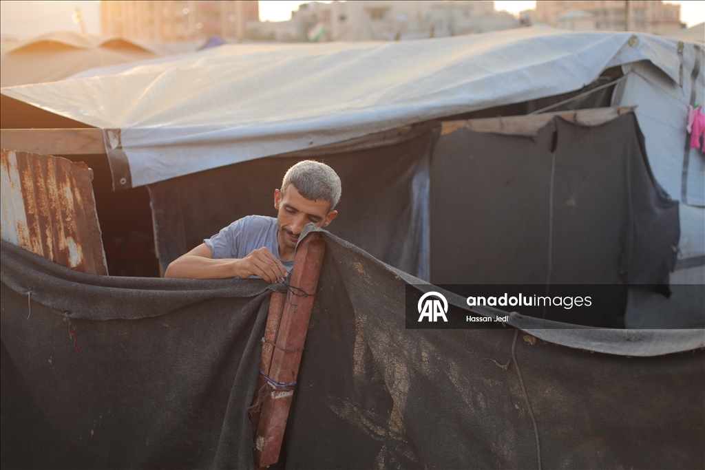 В Газе перемещенные семьи встретят зиму в изношенных палатках