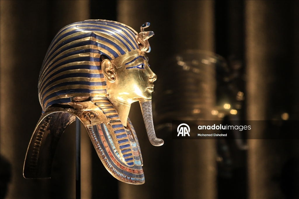 Большой Египетский музей представил золотой саркофаг Тутанхамона