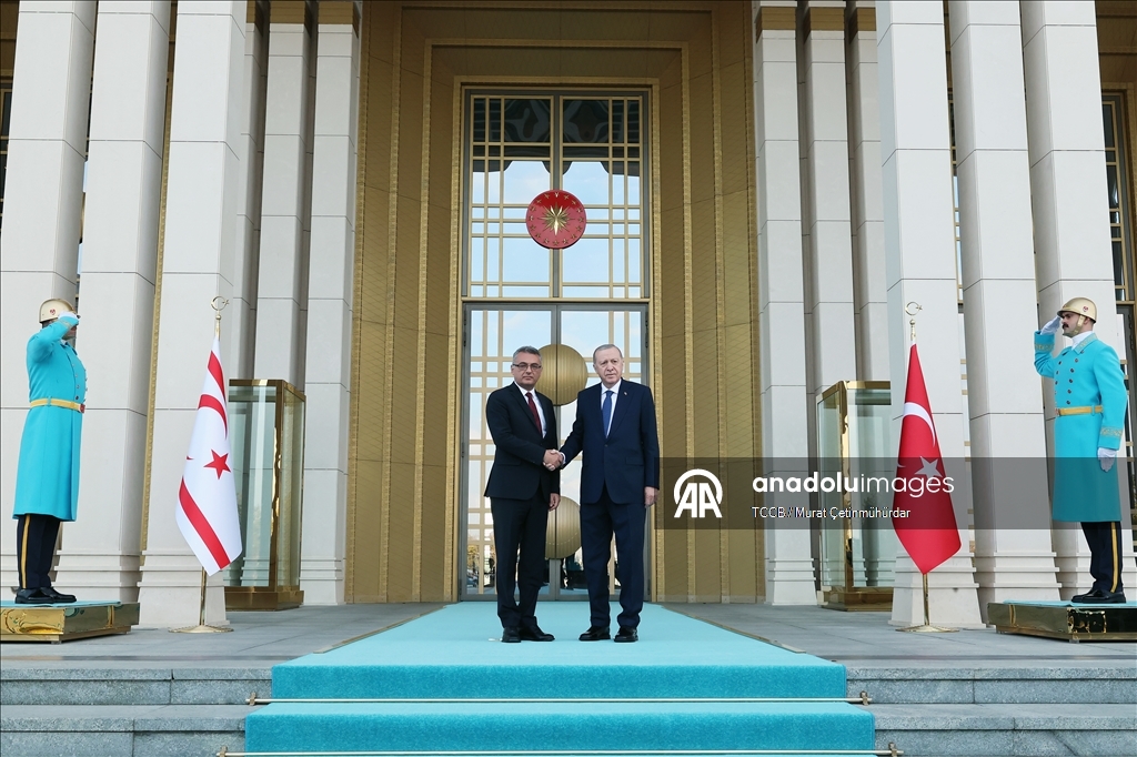 Cumhurbaşkanı Erdoğan, KKTC Cumhurbaşkanı Erhürman'ı resmi törenle karşıladı