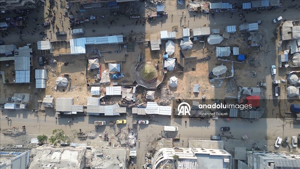 Gazze'deki Meçhul Asker Meydanı, evsiz kalan Filistinlilerin barınma merkezine dönüştü