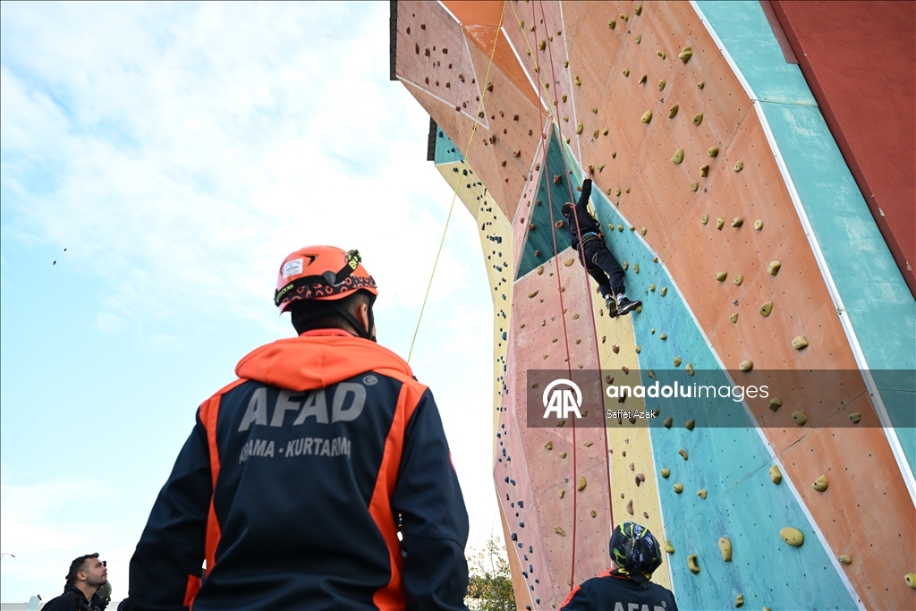 AA'nın savaş muhabirliği eğitiminde "patlayıcılar ve tehlikeli alanlar" dersi verildi