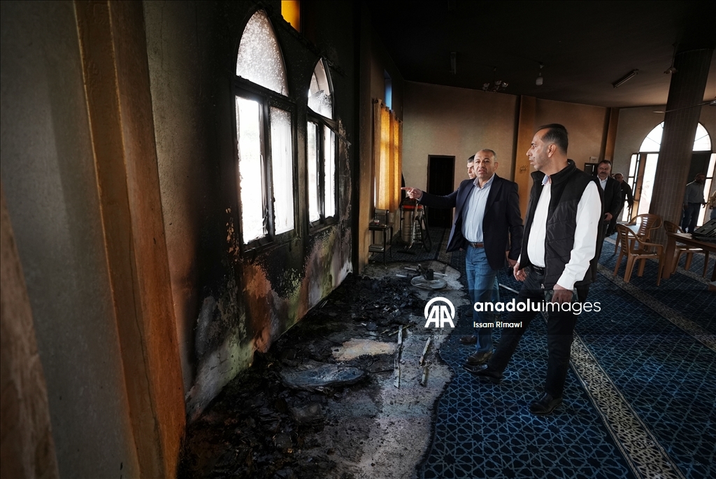 Израильские поселенцы осквернили и подожгли мечеть на Западном берегу