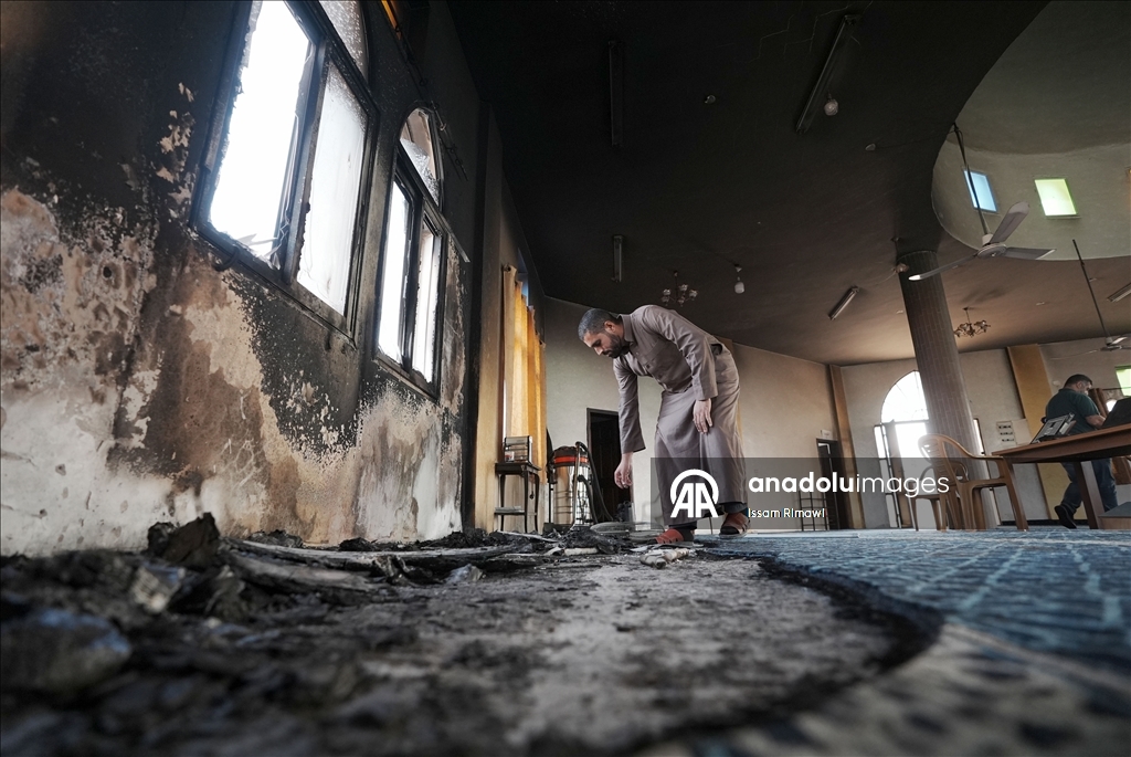 Израильские поселенцы осквернили и подожгли мечеть на Западном берегу