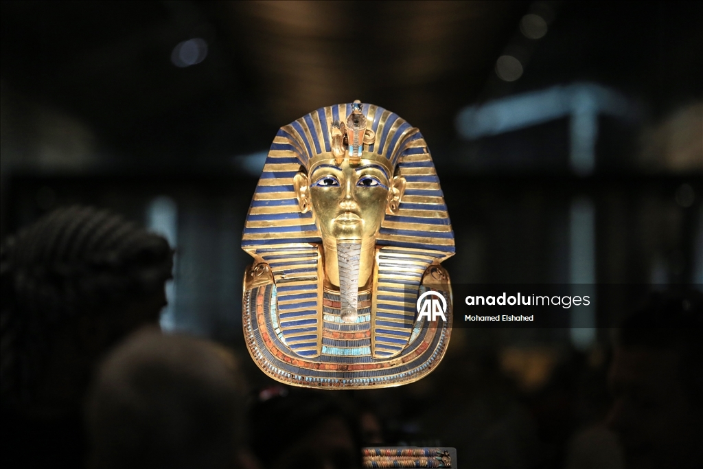 Большой Египетский музей представил золотой саркофаг Тутанхамона