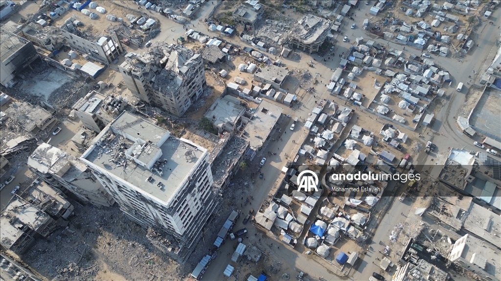 Gazze'deki Meçhul Asker Meydanı, evsiz kalan Filistinlilerin barınma merkezine dönüştü