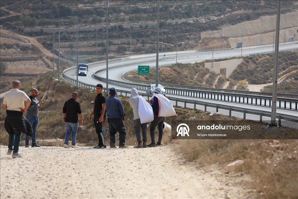 El-Halil’de İsrailli yerleşimci Filistinli çiftçilere aracıyla saldırmaya çalıştı