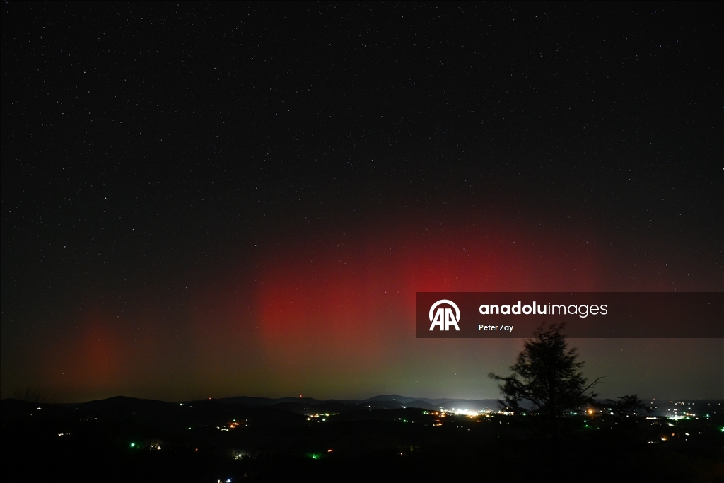 Северное сияние окрасило небо над США