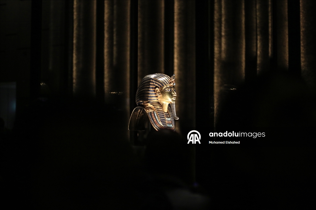 Большой Египетский музей представил золотой саркофаг Тутанхамона