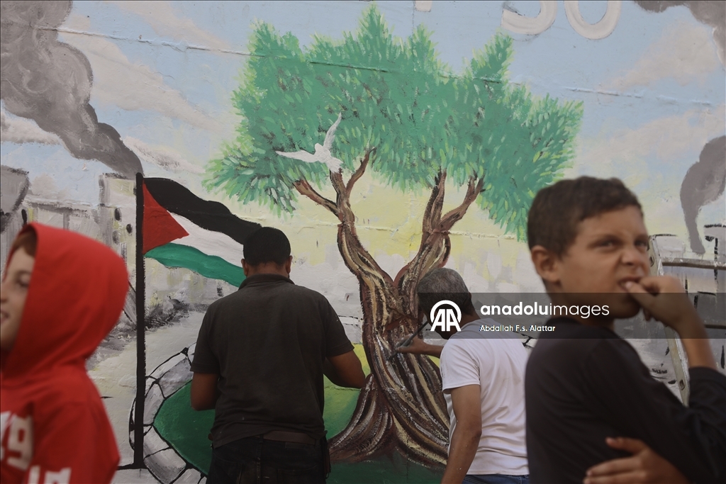 Палестинские художники нарисовали граффити, чтобы привлечь внимание к экологическому разрушению в Газе