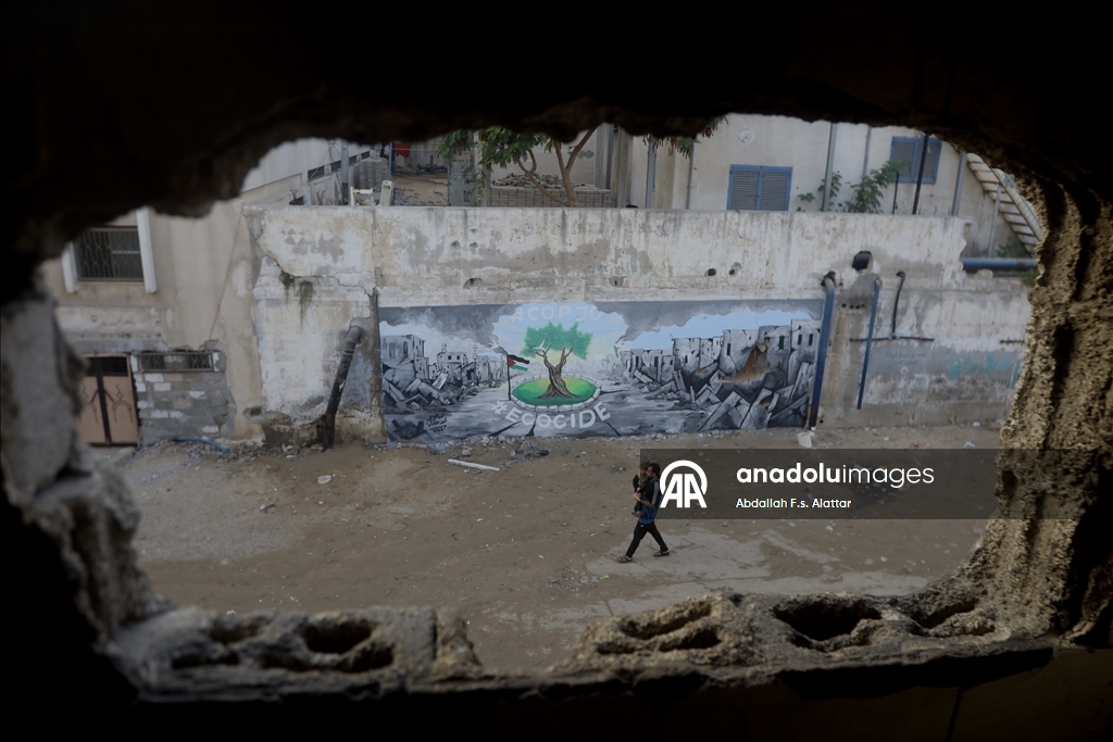 Палестинские художники нарисовали граффити, чтобы привлечь внимание к экологическому разрушению в Газе