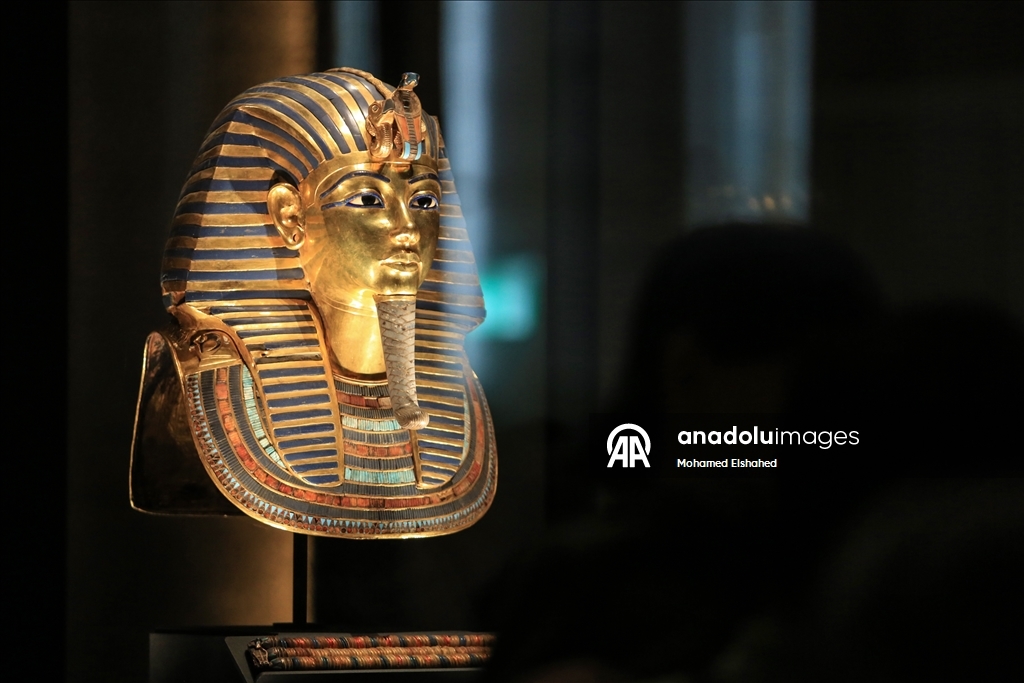 Большой Египетский музей представил золотой саркофаг Тутанхамона