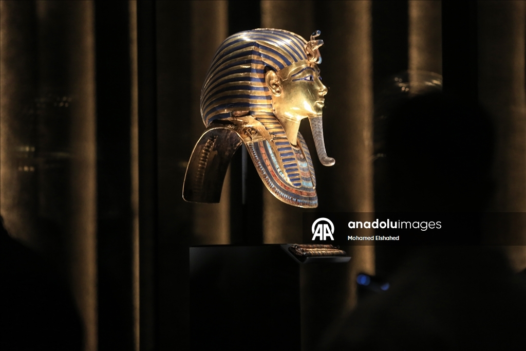 Большой Египетский музей представил золотой саркофаг Тутанхамона