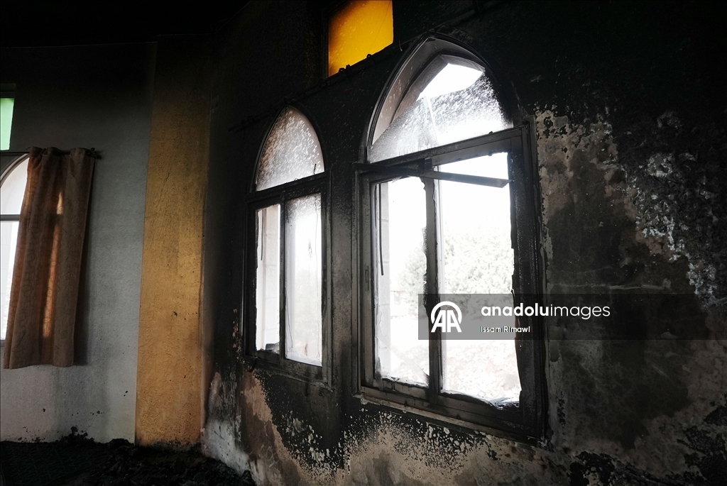 Израильские поселенцы осквернили и подожгли мечеть на Западном берегу