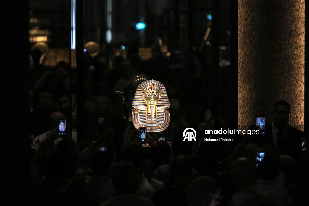 Большой Египетский музей представил золотой саркофаг Тутанхамона