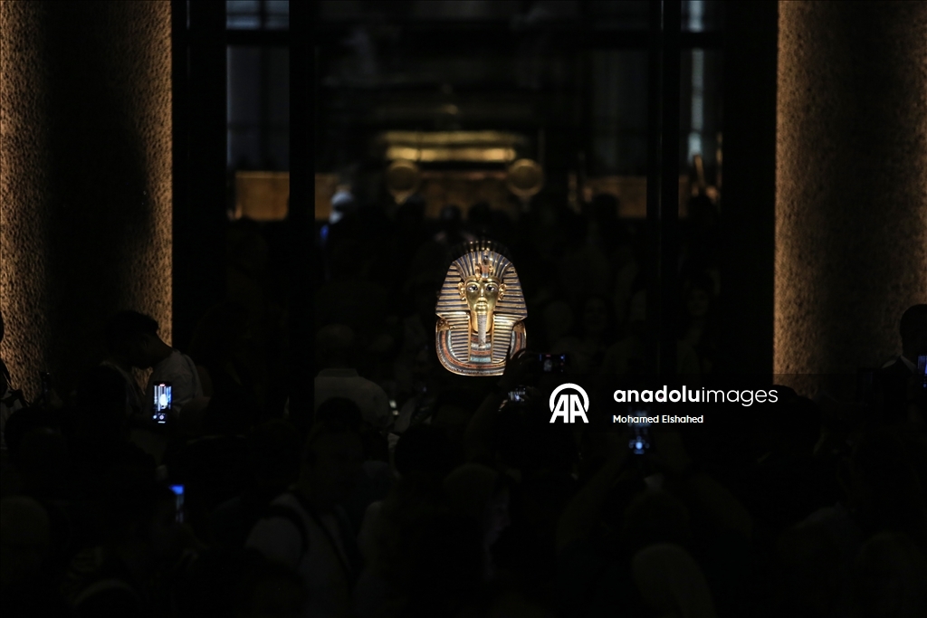 Большой Египетский музей представил золотой саркофаг Тутанхамона