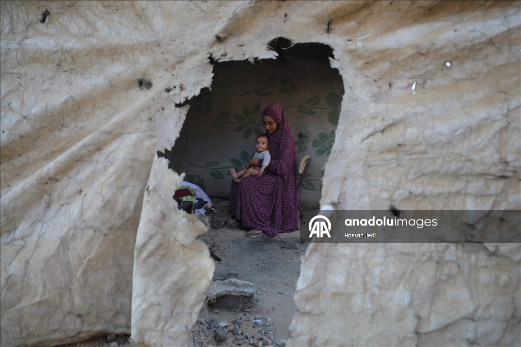 В Газе перемещенные семьи встретят зиму в изношенных палатках