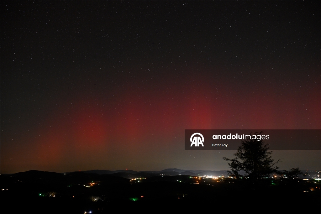 Северное сияние окрасило небо над США