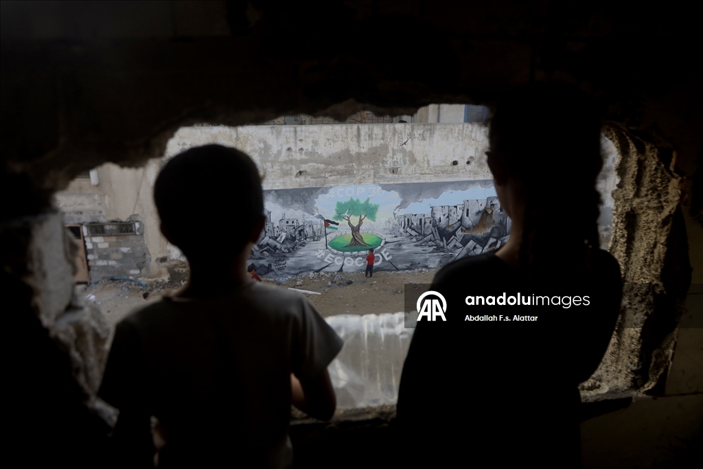 Палестинские художники нарисовали граффити, чтобы привлечь внимание к экологическому разрушению в Газе