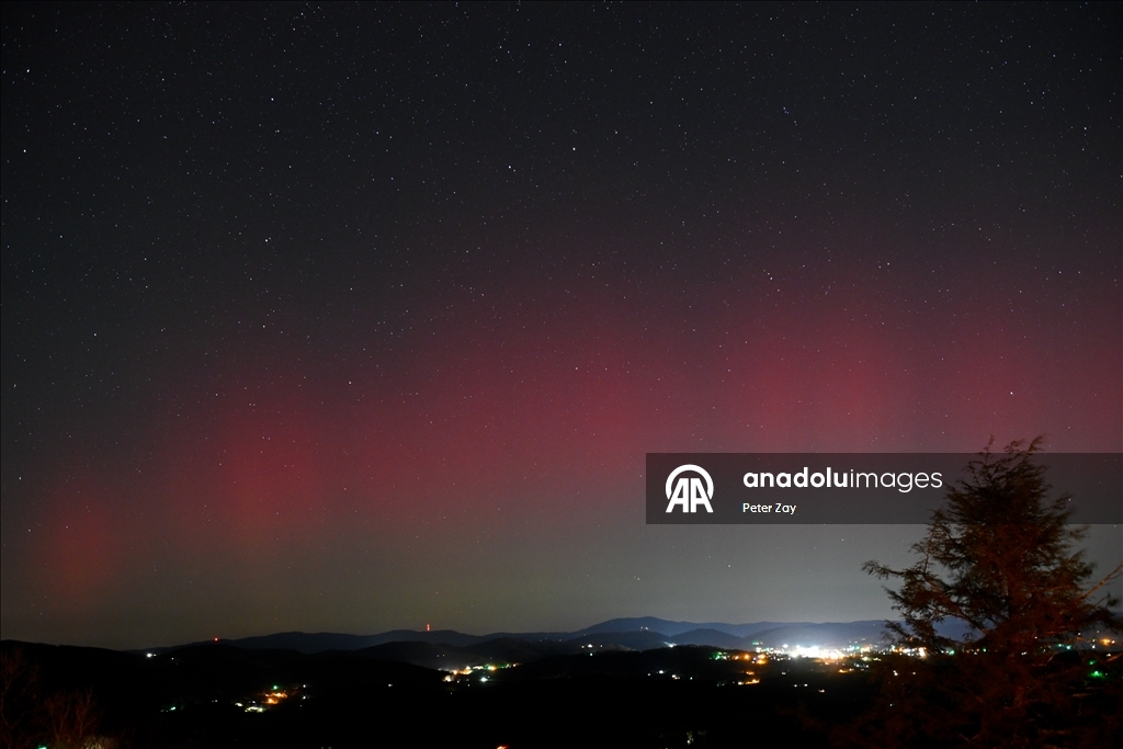 Северное сияние окрасило небо над США