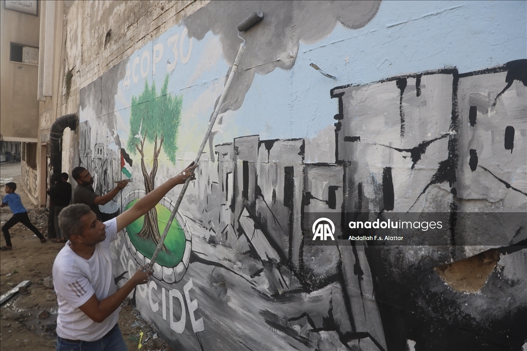 Палестинские художники нарисовали граффити, чтобы привлечь внимание к экологическому разрушению в Газе