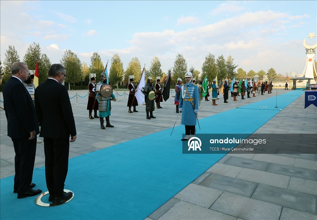 Cumhurbaşkanı Erdoğan, KKTC Cumhurbaşkanı Erhürman'ı resmi törenle karşıladı