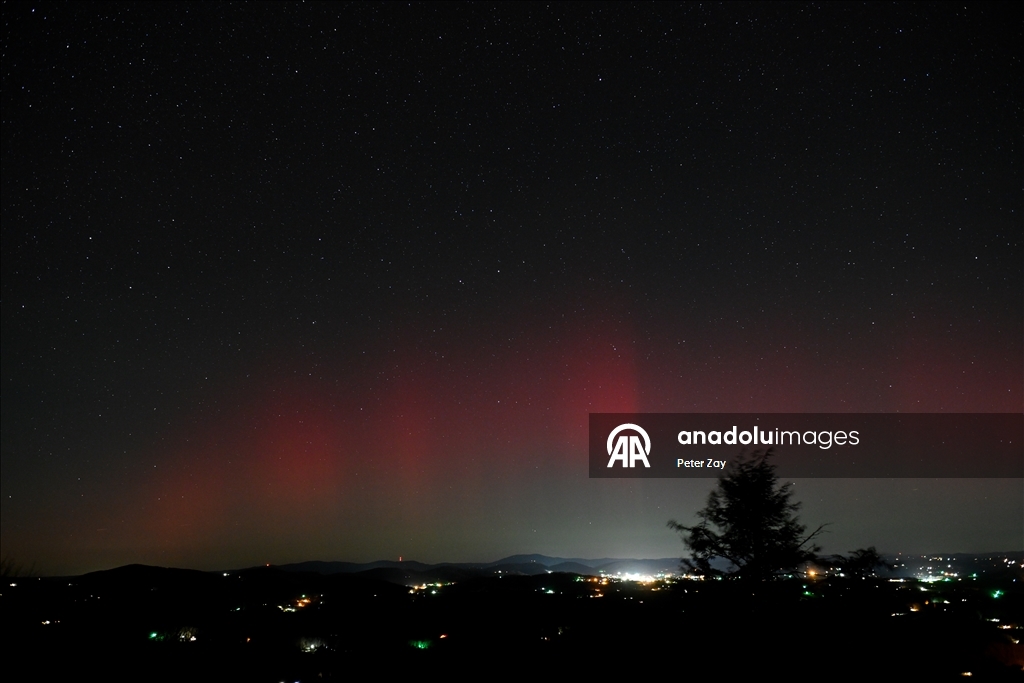 Северное сияние окрасило небо над США