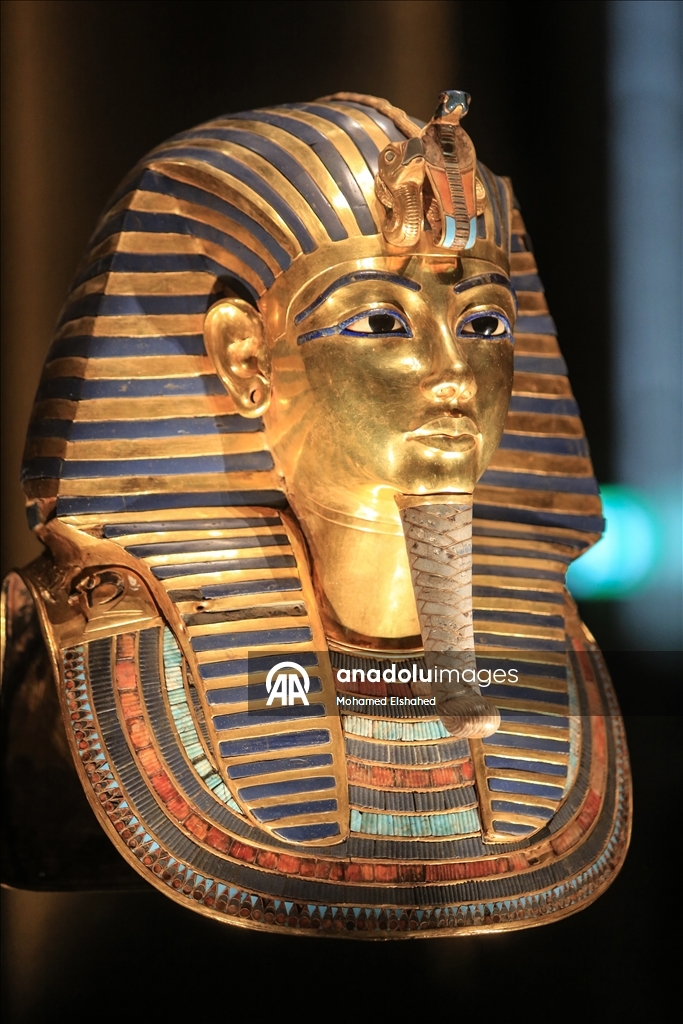 Большой Египетский музей представил золотой саркофаг Тутанхамона