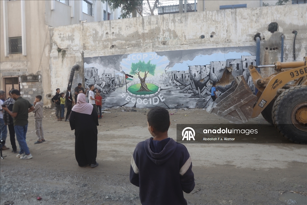 Палестинские художники нарисовали граффити, чтобы привлечь внимание к экологическому разрушению в Газе