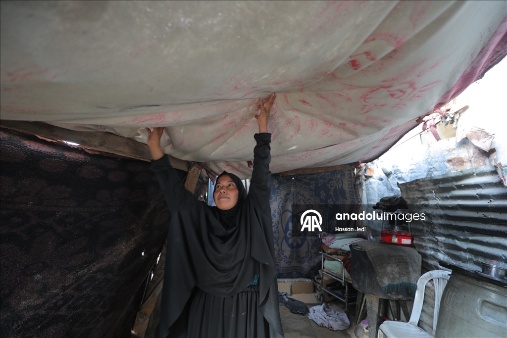 В Газе перемещенные семьи встретят зиму в изношенных палатках