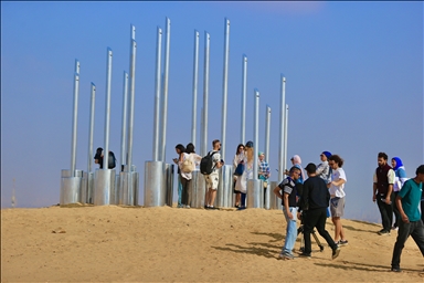 Выставка современного искусства у пирамид Гизы