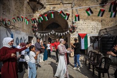  Palestinian student Iman Lulu celebrates exam success amid war-torn Gaza ​​​​​​​