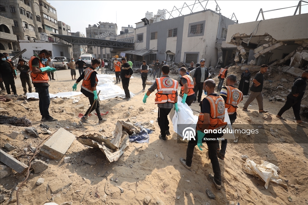 Извлечены тела палестинцев, убитых в результате израильских атак и захороненных во временных могилах