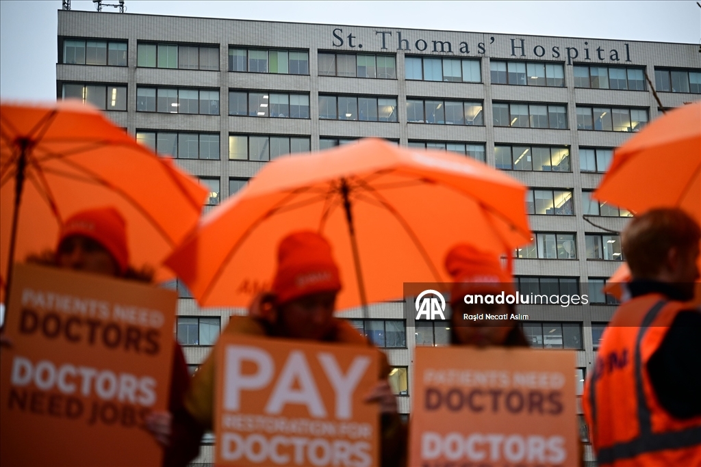 İngiltere’de Asistan Doktorlardan 5 Günlük Grev