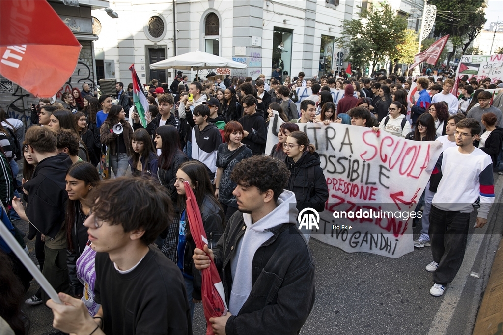 İtalya'da Gazze için öğrenciler greve gitti