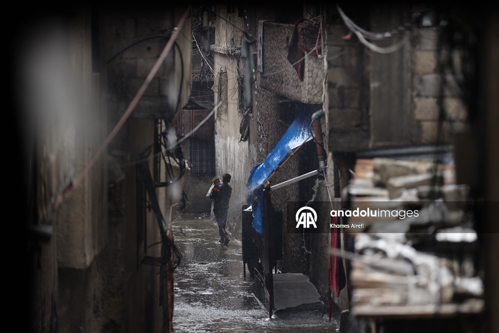 First winter rainfall floods tents in Gaza