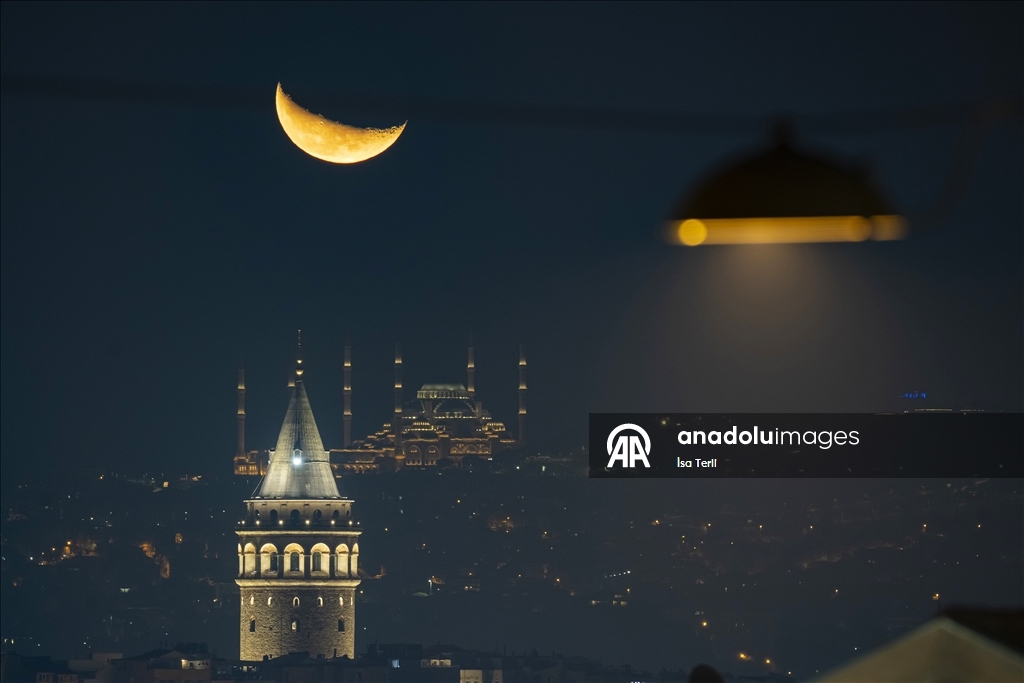 Полумесяц в Стамбуле