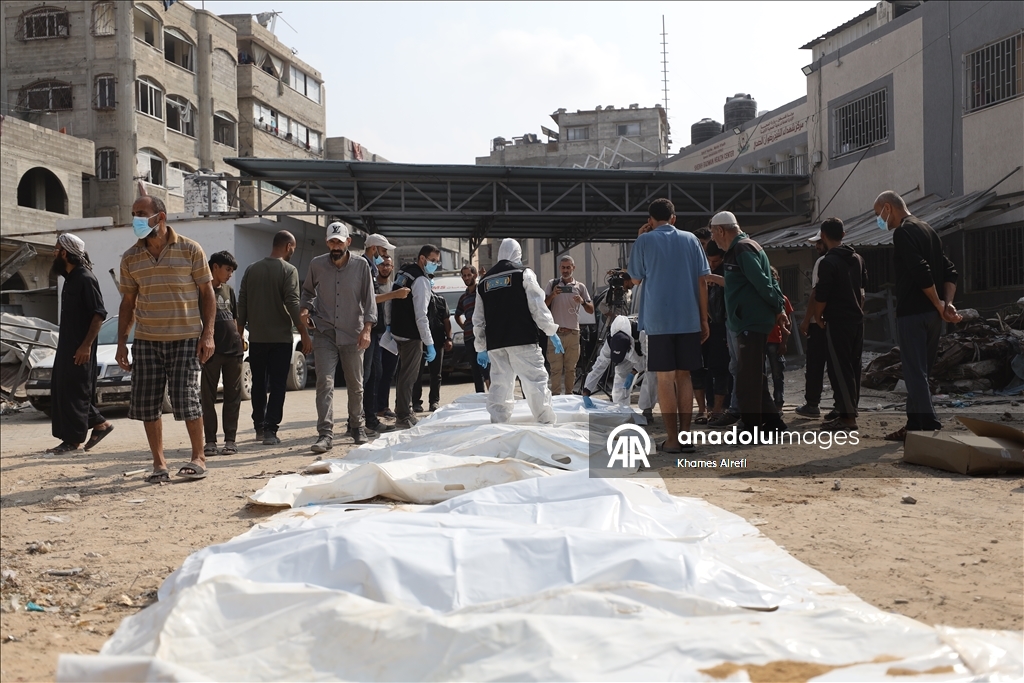 Извлечены тела палестинцев, убитых в результате израильских атак и захороненных во временных могилах