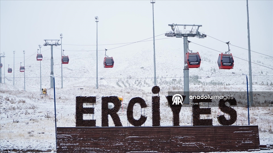 İç Anadolu'nun zirvesi Erciyes Dağı'na ve Sivas'a mevsimin ilk karı yağdı