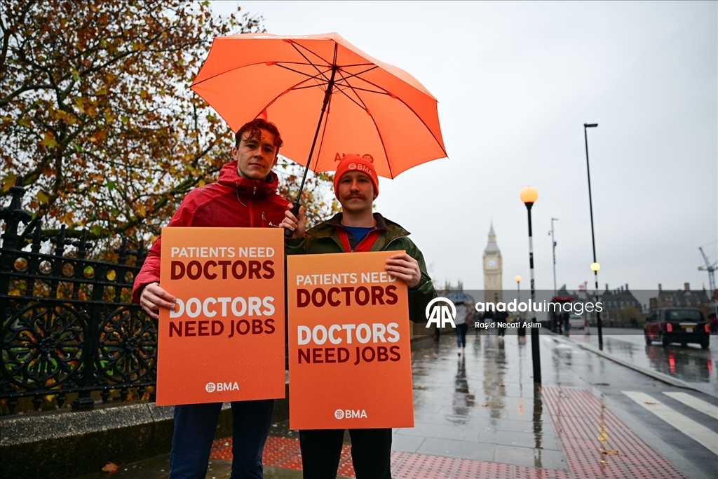 İngiltere’de Asistan Doktorlardan 5 Günlük Grev