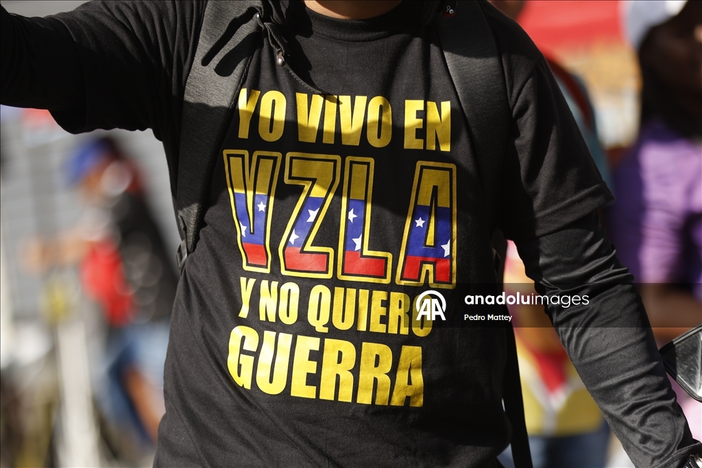 Сторонники Мадуро собрались в Каракасе на День молодежи