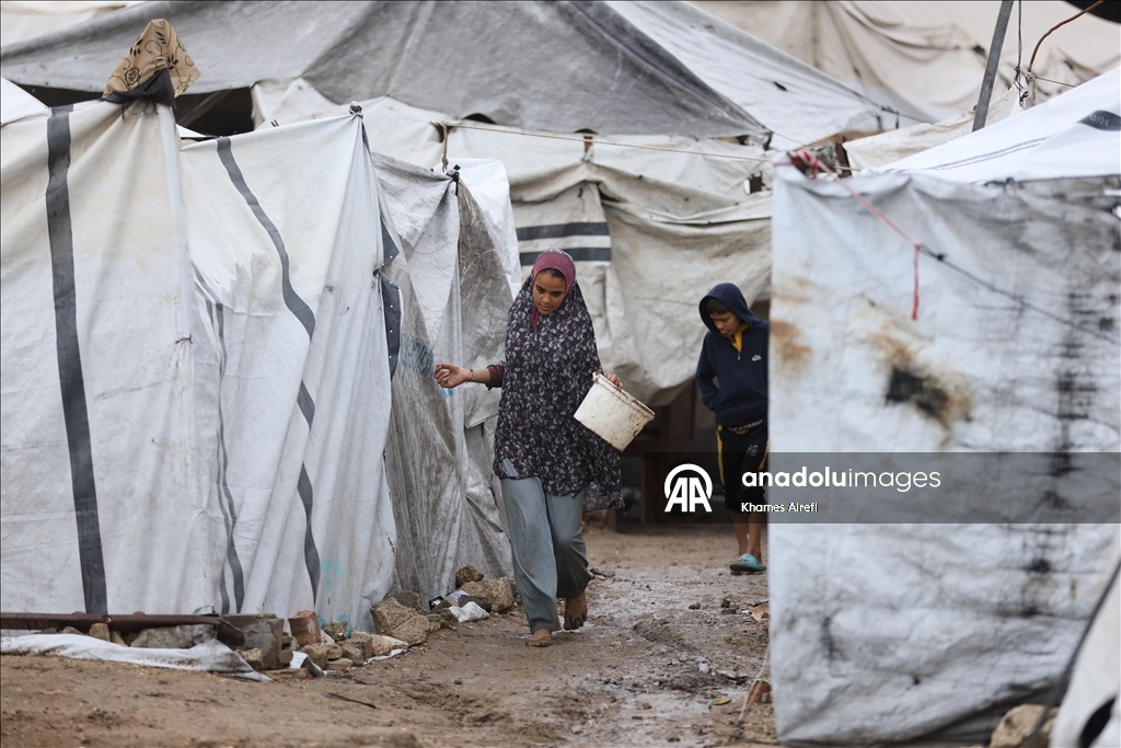 First winter rainfall floods tents in Gaza