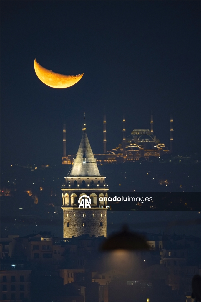 Полумесяц в Стамбуле