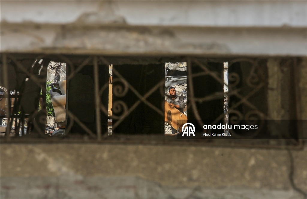 Палестинцы возвращаются в разрушенные дома после вывода израильских войск из района аль-Катиба