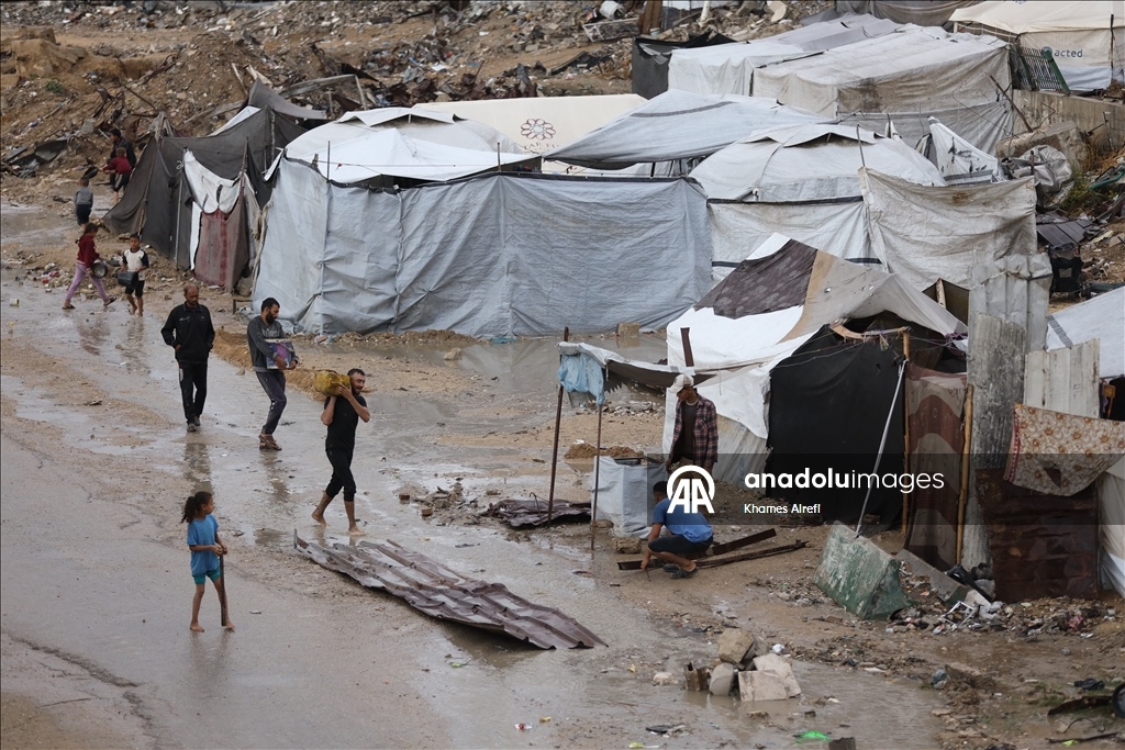 First winter rainfall floods tents in Gaza