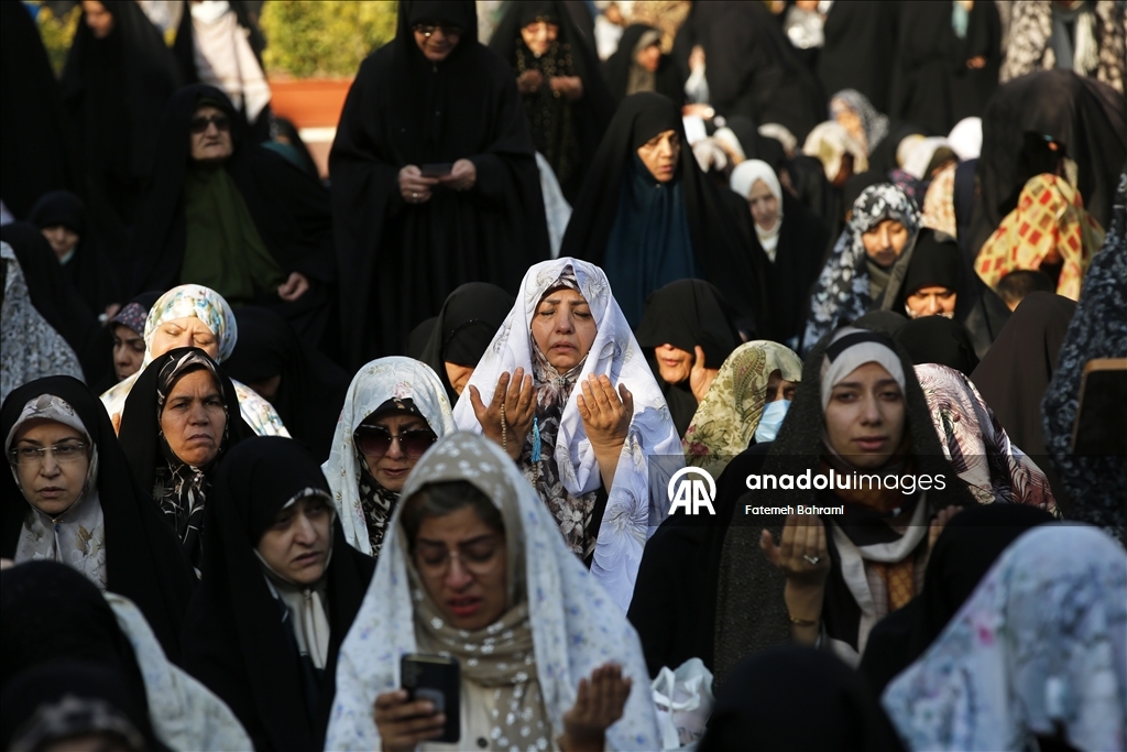Son 60 yılın en sert kuraklığı olan Tahran’da halk, yağmur duasına çıktı