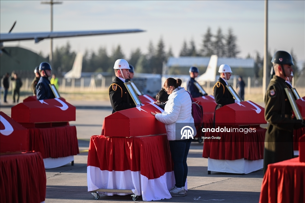 В Анкаре простились с военнослужащими, погибшими при крушении самолета ВВС Турции