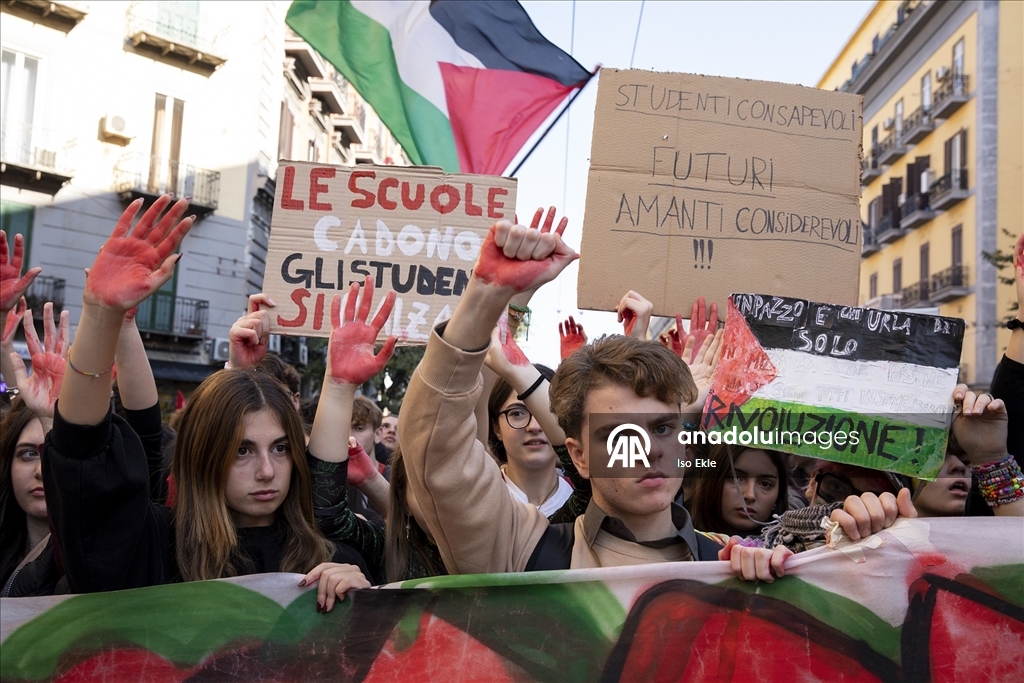 İtalya'da Gazze için öğrenciler greve gitti