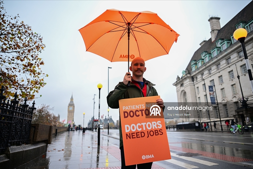 İngiltere’de Asistan Doktorlardan 5 Günlük Grev
