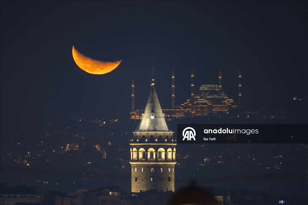 Полумесяц в Стамбуле